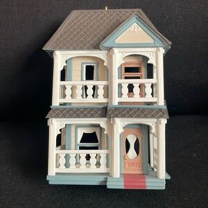 Hallmark Nostalgic Houses and Shops 1993